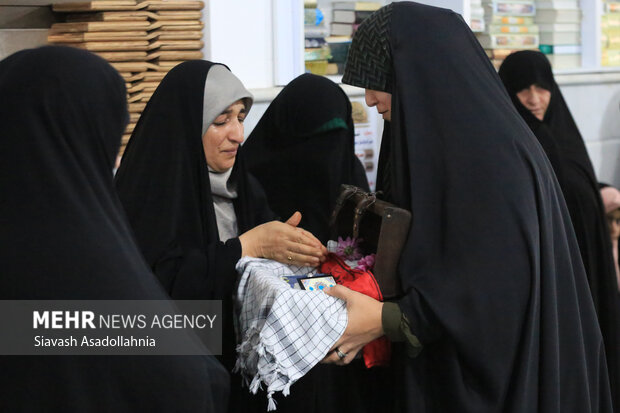 نشان فاطمه (س) در دست مادران مازنی/ همه چیز به برکت روضه است