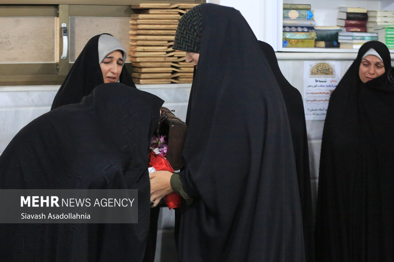 لبخند مردم خستگی را از بین می برد/ بانویی از جنس فاطمه