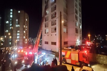 اطفای حریق واحد مسکونی در طبقه هشتم ساختمان شهر کرمانشاه/نجات بیش از ۲۰ نفر توسط آتش نشانان