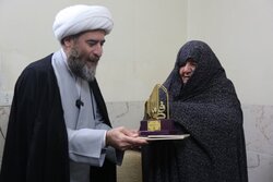 بانوان خادم و پیشکسوت مجالس حسینی در یزد تجلیل شدند
