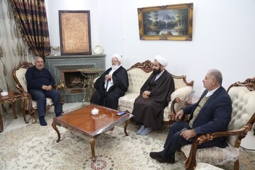امام جمعه یزد با خانواده ۲ شهید والامقام در استان یزد دیدار کرد