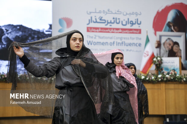 دومین کنگره ملی بانوان تأثیرگذار صبح روز چهارشنبه ۱۳ دی ماه ۱۴۰۲ با حضور انسیه خزعلی معاون امور زنان رئیس جمهور، علیرضا فخاری استاندار تهران، محسن منصوری معاون اجرایی رئیس جمهور در سالن اجلاس سران برگزار شد