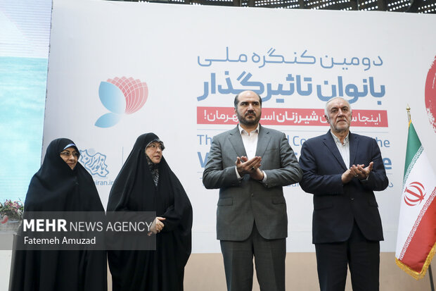 دومین کنگره ملی بانوان تأثیرگذار صبح روز چهارشنبه ۱۳ دی ماه ۱۴۰۲ با حضور انسیه خزعلی معاون امور زنان رئیس جمهور، علیرضا فخاری استاندار تهران، محسن منصوری معاون اجرایی رئیس جمهور در سالن اجلاس سران برگزار شد