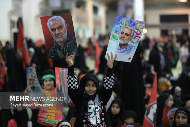مراسم چهارمین سالگرد <a href='https://sayeb.ir/tag/%d8%b4%d9%87%d8%a7%d8%af%d8%aa-%d8%b3%d8%b1%d8%af%d8%a7%d8%b1-%d8%ad%d8%a7%d8%ac-%d9%82%d8%a7%d8%b3%d9%85-%d8%b3%d9%84%db%8c%d9%85%d8%a7%d9%86%db%8c'></div>شهادت سردار حاج <a href='https://sayeb.ir/tag/%d9%82%d8%a7%d8%b3%d9%85-%d8%b3%d9%84%db%8c%d9%85%d8%a7%d9%86%db%8c'>قاسم سلیمانی</a></a>