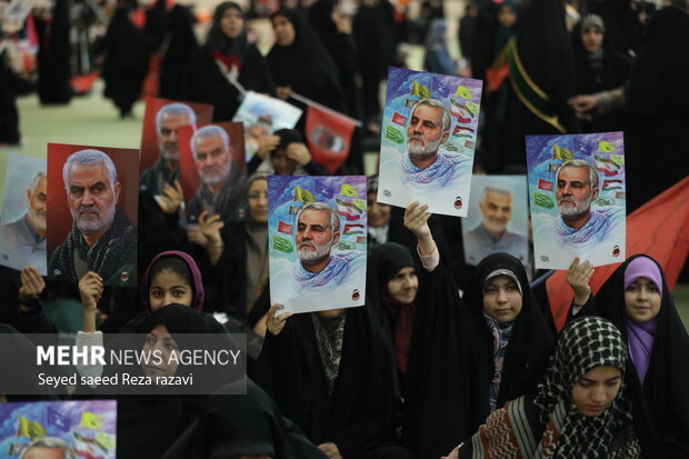 مراسم چهارمین سالگرد <a href='https://sayeb.ir/tag/%d8%b4%d9%87%d8%a7%d8%af%d8%aa-%d8%b3%d8%b1%d8%af%d8%a7%d8%b1-%d8%ad%d8%a7%d8%ac-%d9%82%d8%a7%d8%b3%d9%85-%d8%b3%d9%84%db%8c%d9%85%d8%a7%d9%86%db%8c'></div>شهادت سردار حاج <a href='https://sayeb.ir/tag/%d9%82%d8%a7%d8%b3%d9%85-%d8%b3%d9%84%db%8c%d9%85%d8%a7%d9%86%db%8c'>قاسم سلیمانی</a></a>