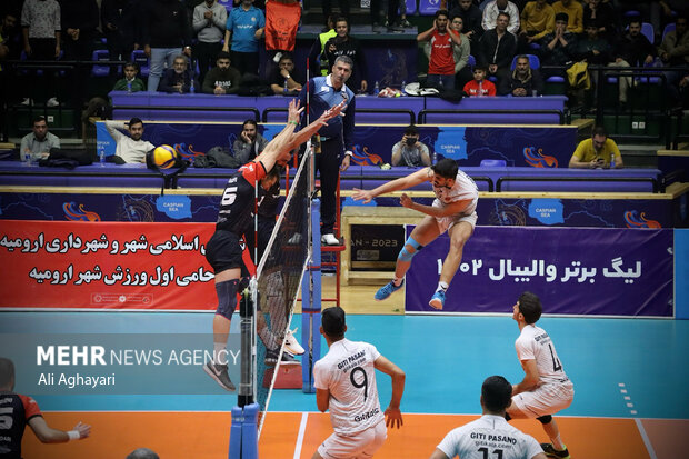 دیدار تیم‌های والیبال شهرداری ارومیه و گیتی پسند اصفهان