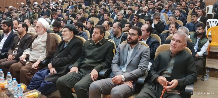 حلقههای میانی نهضت خدمترسانی به مردم را سرلوحه کار خود بدانند