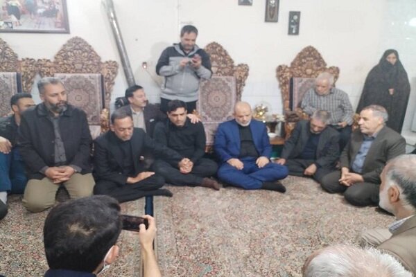 وزیر کشور با خانواده سطانی نژاد دیدار کرد