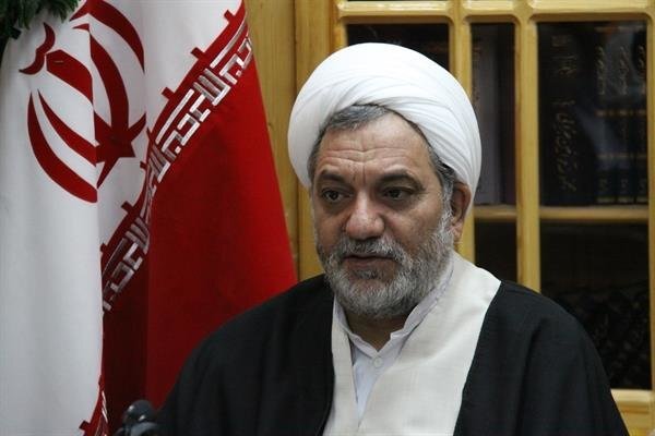 سرمایههای مردم باید در مسیر سرمایه گذاری برای تولید استفاده شود