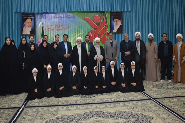 منتخبان هزار دانشآموز اشکذر با امام جمعه یزد دیدار کردند