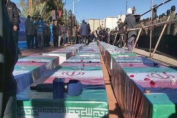 بحضور المسؤولين والشعب... تشييع جثامين الشهداء للجريمة الإرهابية في كرمان