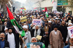 نمازگزاران جمعه قم در محکومیت حادثه کرمان راهپیمایی کردند