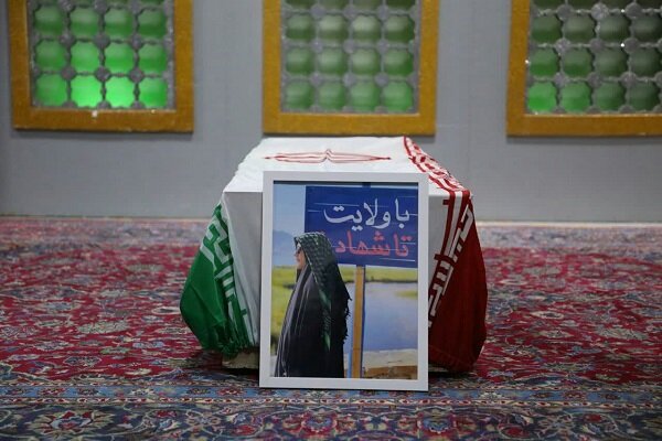 ورود پیکر شهید حادثه کرمان به تهران/چادر لباس رزم فائزه بود