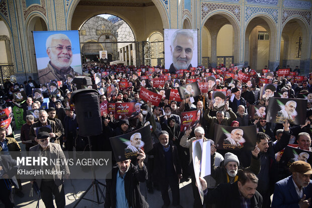 
Iran holds mass funeral