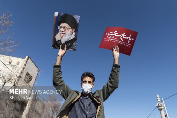 
Iran holds mass funeral