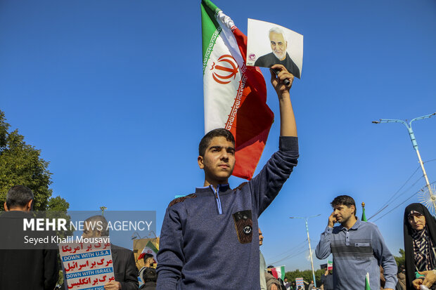 راهپیمایی مردم در محکومیت حادثه کرمان