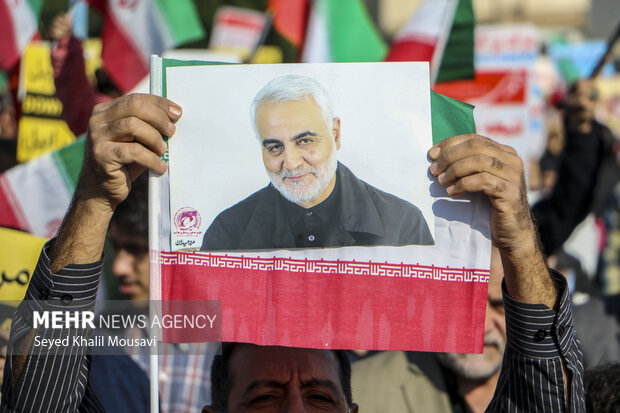 راهپیمایی مردم در محکومیت حادثه کرمان