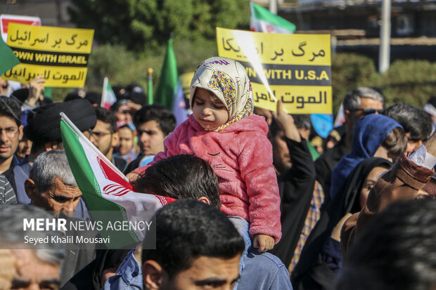 راهپیمایی مردم در محکومیت حادثه کرمان