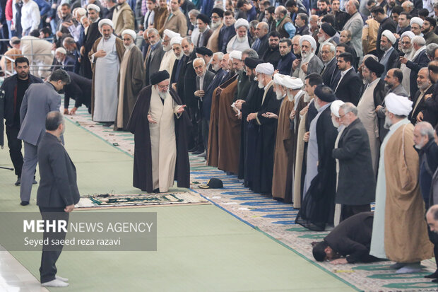 نماز عبادی-سیاسی جمعه تهران امروز جمعه ۱۵ دی ماه ۱۴۰۲ به امامت حجت الاسلام سید احمد خاتمی امام جمعه موقت تهران در مصلی تهران برگزار شد