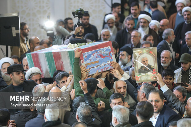 نماز عبادی-سیاسی جمعه تهران امروز جمعه ۱۵ دی ماه ۱۴۰۲ به امامت حجت الاسلام سید احمد خاتمی امام جمعه موقت تهران در مصلی تهران برگزار شد