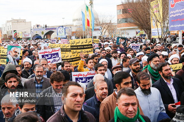 راهپیمایی مردم قم در محکومیت حادثه تروریستی کرمان