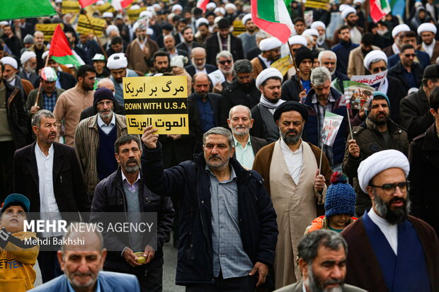 راهپیمایی مردم قم در محکومیت حادثه تروریستی کرمان