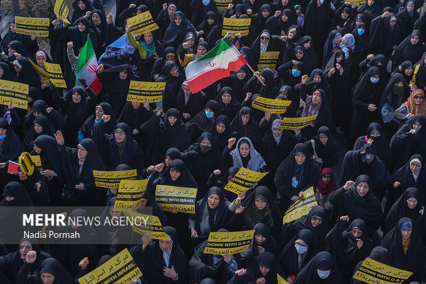 راهپیمایی مردم کرج در محکومیت جنایت تروریستی حادثه کرمان