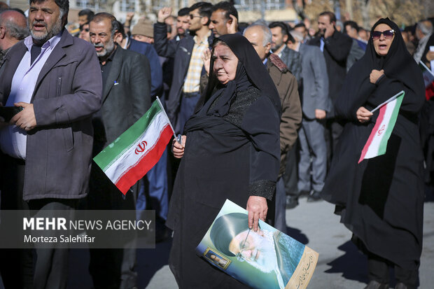 خروش مردم شهرکرد در محکومیت حادثه تروریستی کرمان