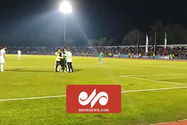 فیلم ورود جیمی جامپ به زمین بازی تیم فوتبال ایران و بورکینافاسو فیلم ورود جیمی جامپ به زمین بازی تیم فوتبال ایران و بورکینافاسو