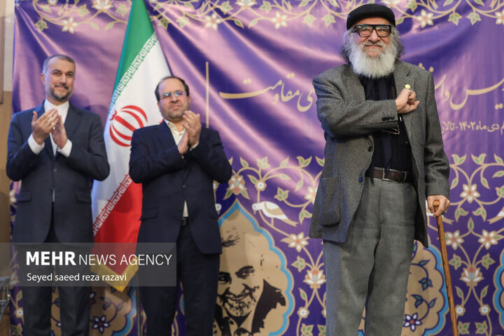 مراسم اعطای تندیس دانشگاه تهران به نمادهای مقاومت