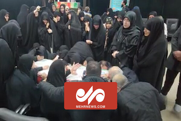 لحظه وداع خانواده شهیده فائزه رحیمی در معراج شهدای تهران