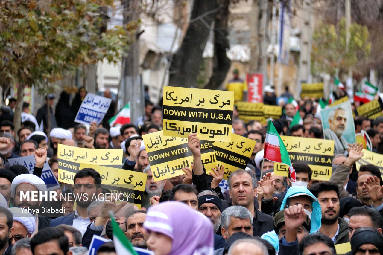 سینه ستبر ایران اسلامی پیشتاز و پرچمدار مبارزه با فتنه ۸۸