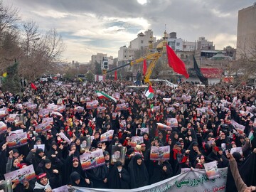 فریاد حیدر حیدر و رجزخوانی مردم مشهد در مراسم تشییع شهدا
