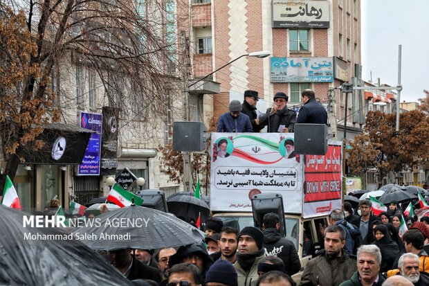 راهپیمایی مردم زنجان با حضور رییس جمهور