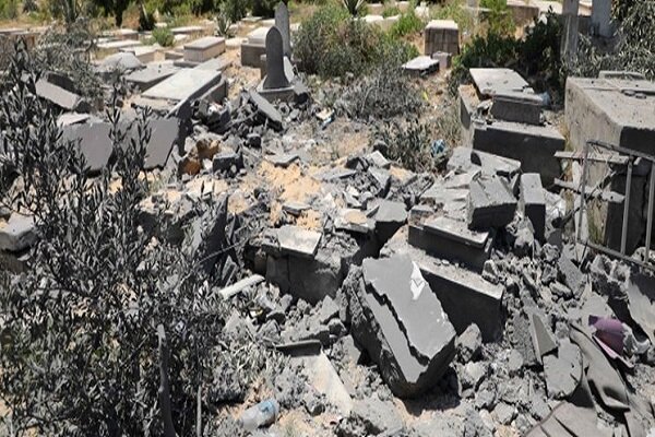 الاحتلال نبش أكثر من 1000 قبر شرق غزة
