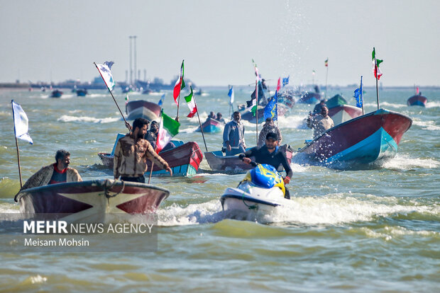 حضور شناورهای تندروی بسیج دریایی در سواحل نیلگون خلیج فارس