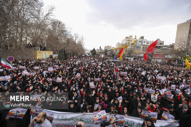 تشییع پیکر ۲ شهید حادثه تروریستی کرمان و یک شهید تازه تفحص شده در مشهد