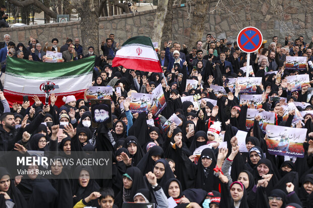 تشییع پیکر ۲ شهید حادثه تروریستی کرمان و یک شهید تازه تفحص شده در مشهد
