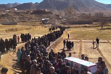 شهید زینب یعقوبی در روستای کهنوج به خاک سپرده شد