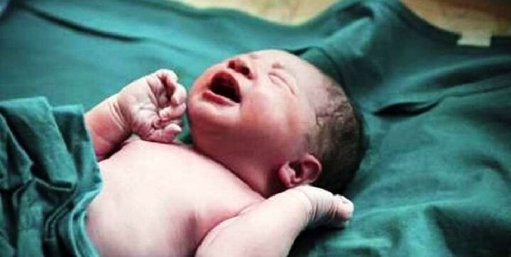 نوزاد عجول افغان در آمبولانس به دنیا آمد