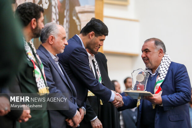 سومین جشنواره کارمند تراز مکتب حاج قاسم سلیمانی صبح یکشنبه ۱۷ دی ۱۴۰۲ در سالن همایش های اجلاس سران کشور های اسلامی برگزار شد