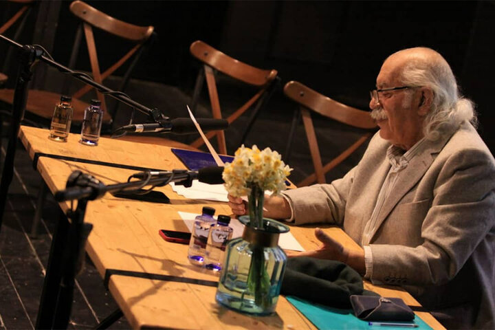 بهزاد فراهانی نمایشنامه جدیدش را برای مخاطبان خواند بهزاد فراهانی نمایشنامه جدیدش را برای مخاطبان خواند