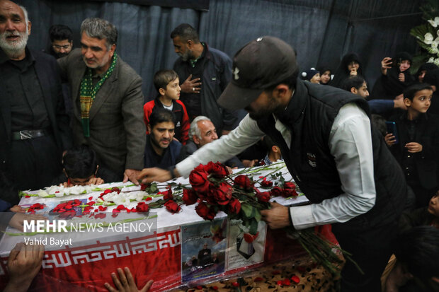 وداع با پیکر «فاطمه دهقانی» شهیده حادثه تروریستی کرمان در مشهد
