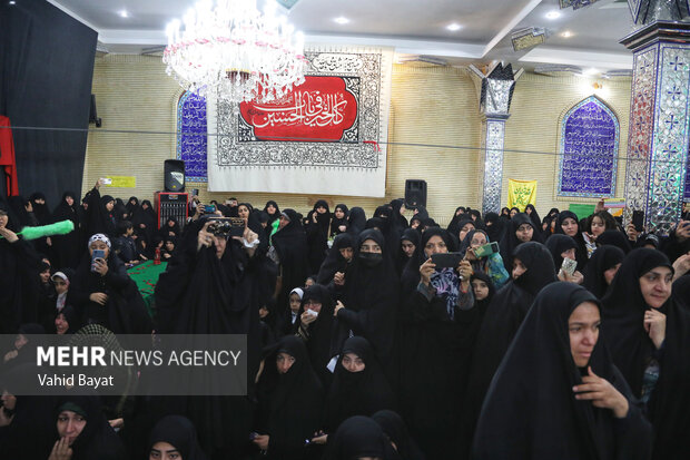 وداع با پیکر «فاطمه دهقانی» شهیده حادثه تروریستی کرمان در مشهد