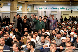 Leader receives people of Qom