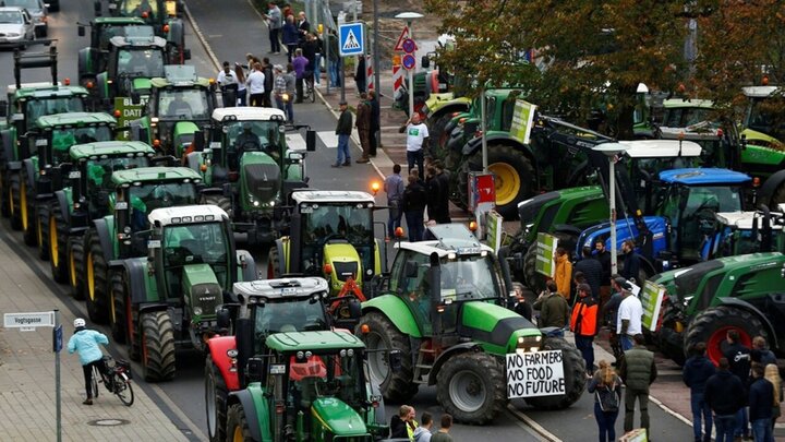 کشاورزان اسپانیایی به اعتراضات در اتحادیه اروپا پیوستند