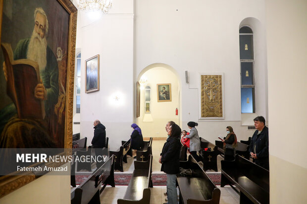 مراسم آغاز سال نو میلادی ۲۰۲۴ با حضور جمعی از مسیحیان در کلیسای مریم مقدس تهران برگزار شد