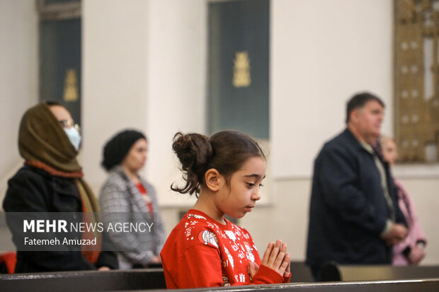 مراسم آغاز سال نو میلادی ۲۰۲۴ با حضور جمعی از مسیحیان در کلیسای مریم مقدس تهران برگزار شد