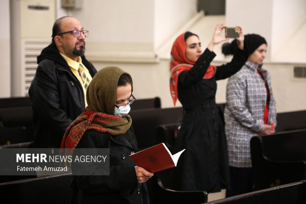 مراسم آغاز سال نو میلادی ۲۰۲۴ با حضور جمعی از مسیحیان در کلیسای مریم مقدس تهران برگزار شد