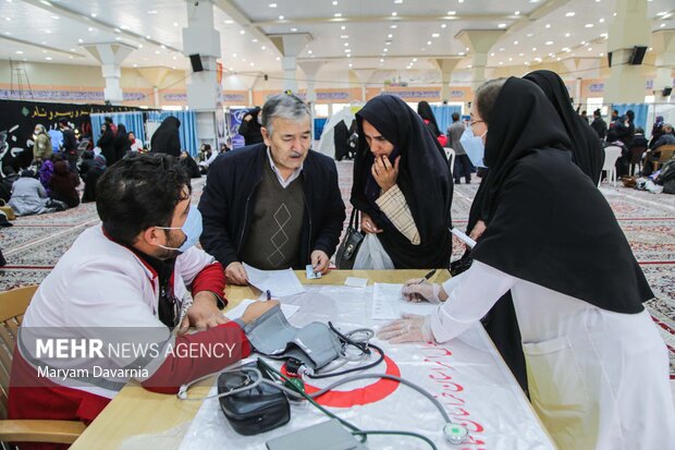 شور خدمت در اصفهان به برکت انقلاب/ نهال عمران و صنعت به بار نشست